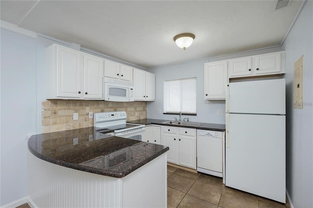 2608 Hidden Lake Drive N - Photo 6