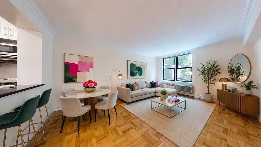 305 West 13th Street - Photo 0