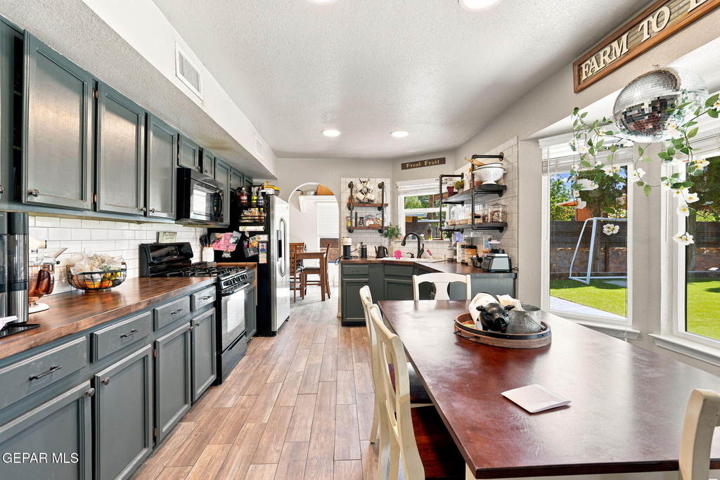 2437 Fletcher Place - Photo 17