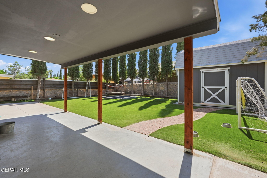 2437 Fletcher Place - Photo 37