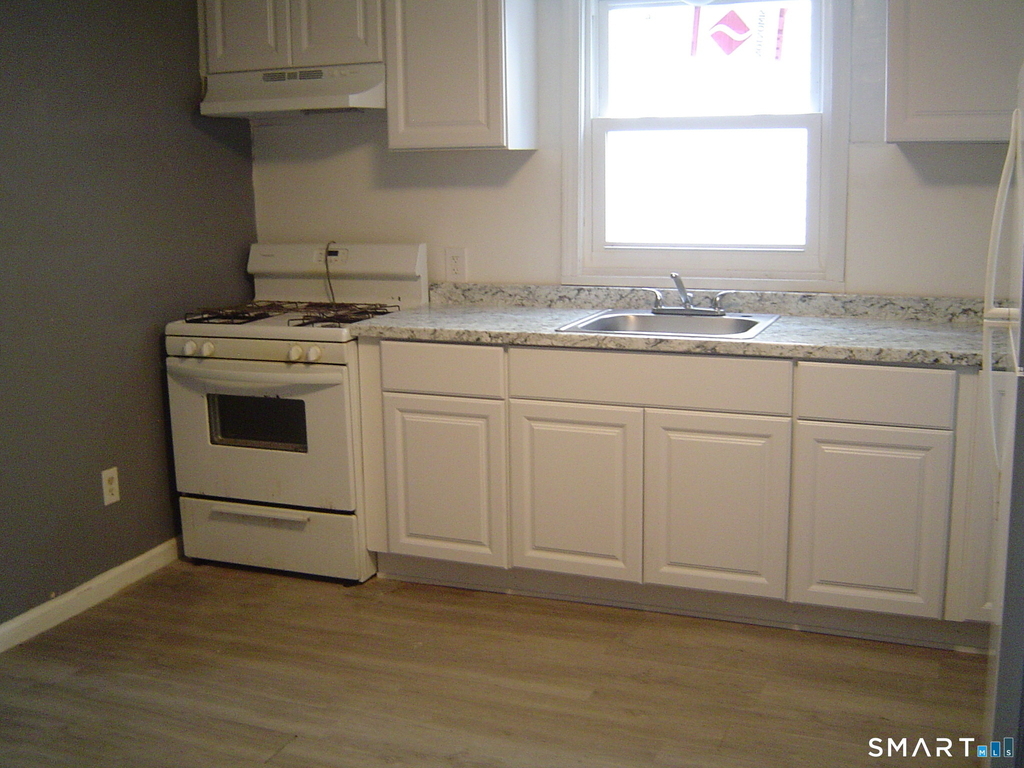 380 Blatchley Avenue - Photo 2