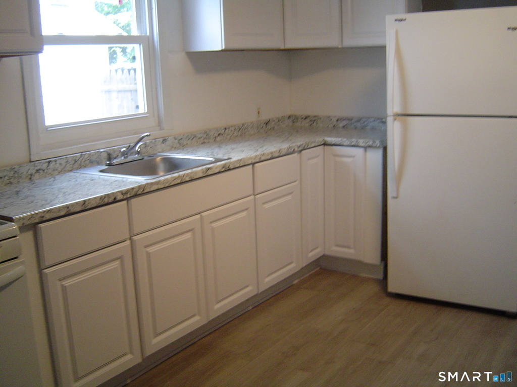 380 Blatchley Avenue - Photo 3