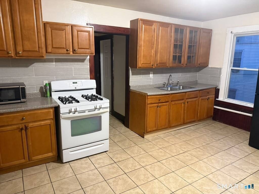 727 East Street - Photo 2