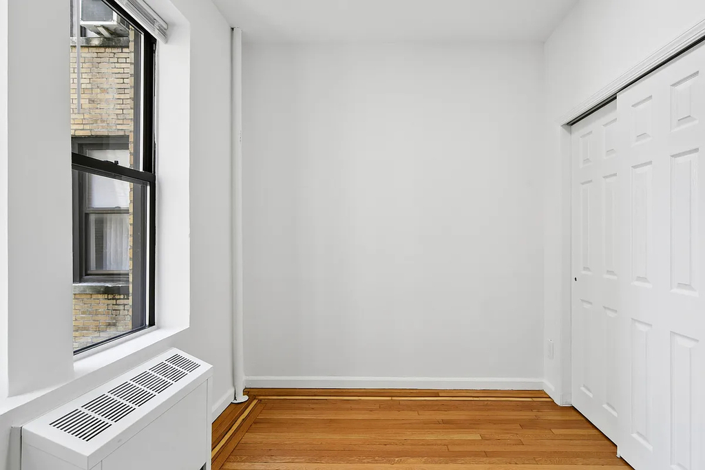 920 Riverside Drive - Photo 3