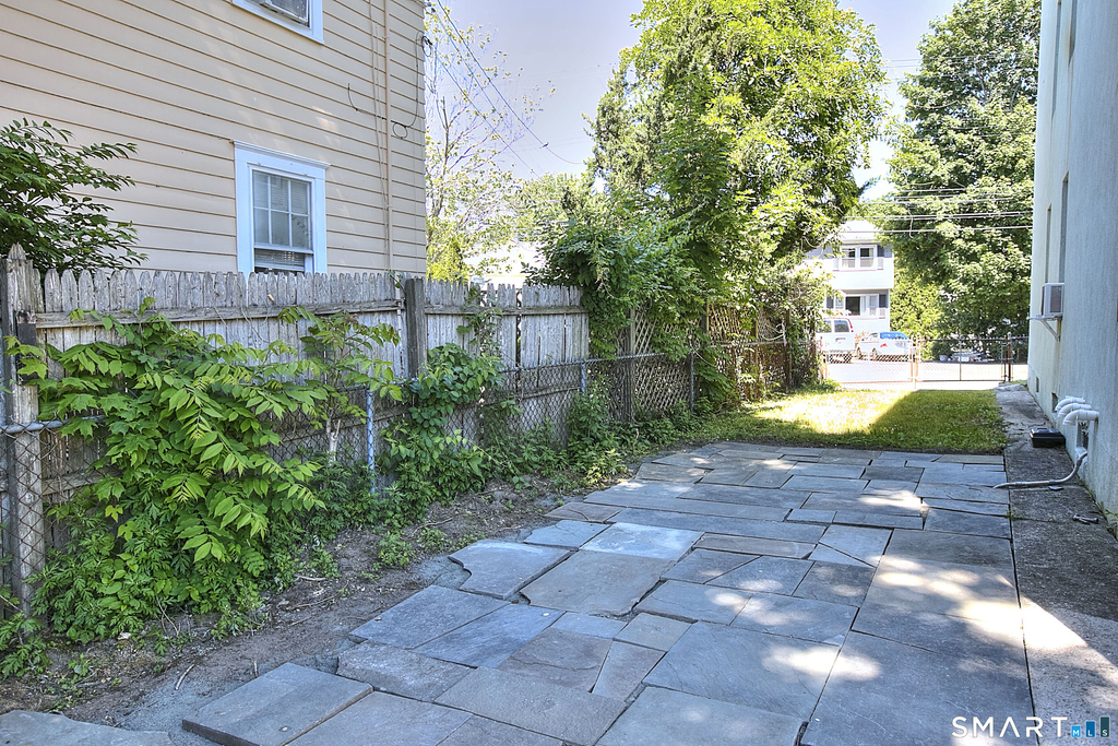 2029 Kings Highway - Photo 2