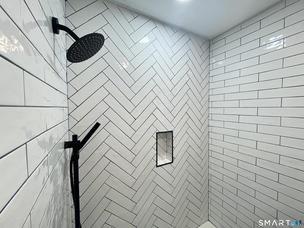 82 Howard Avenue - Photo 13