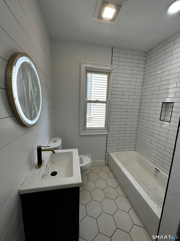 82 Howard Avenue - Photo 9
