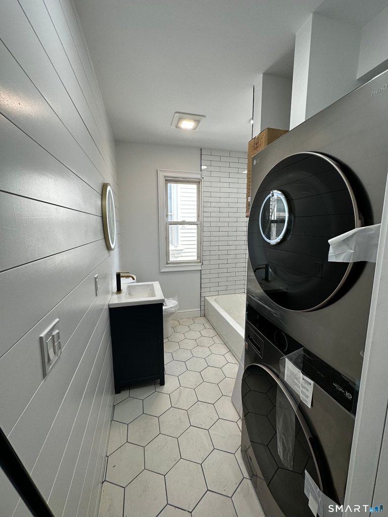 82 Howard Avenue - Photo 10