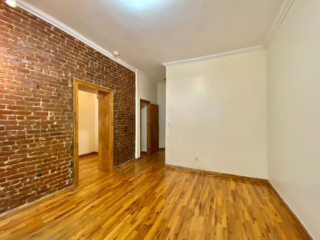 126 Graham Avenue - Photo 4