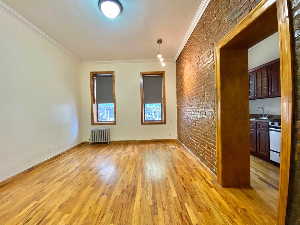 126 Graham Avenue - Photo 1