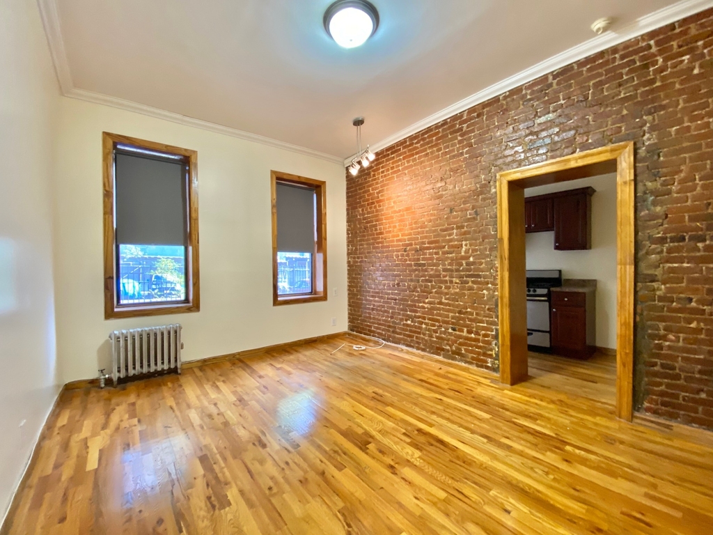 126 Graham Avenue - Photo 0