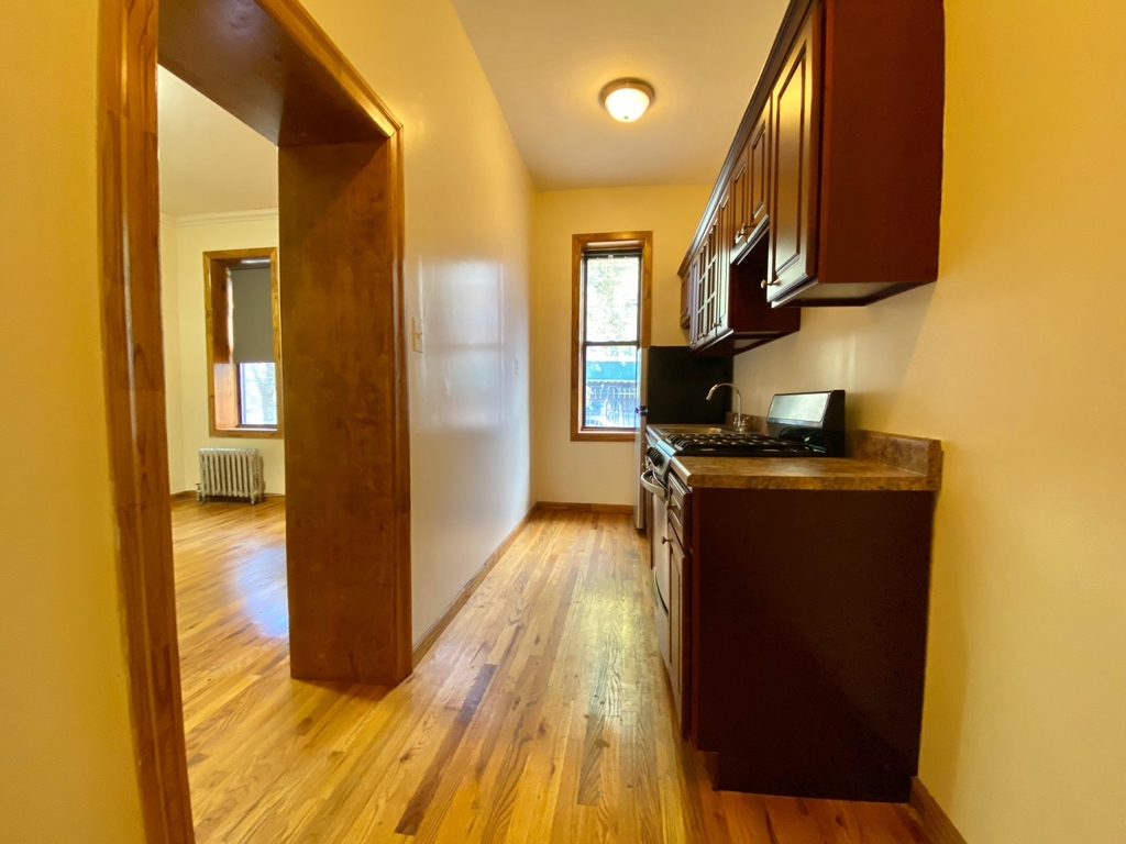 126 Graham Avenue - Photo 3