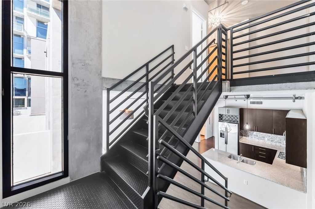 353 E Bonneville Avenue - Photo 10