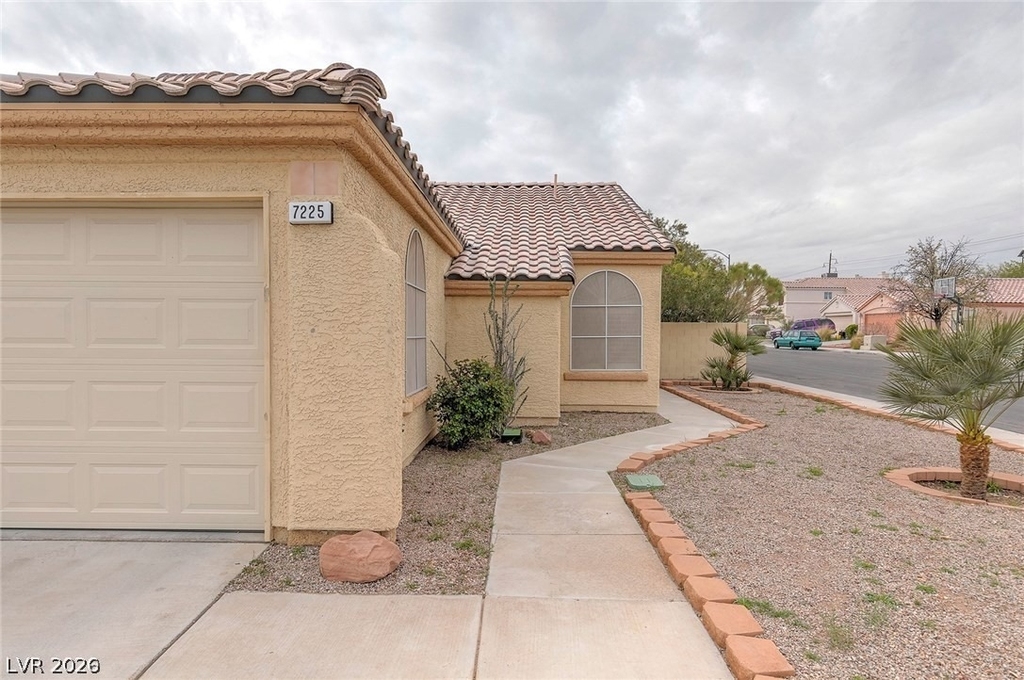 7225 Scenic Hills Drive - Photo 3
