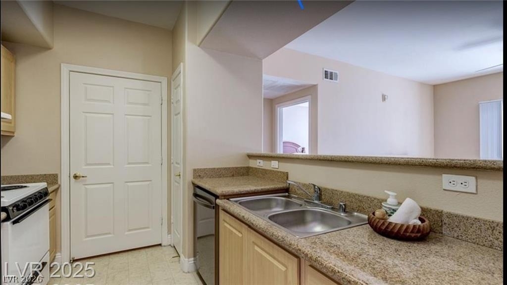 8000 W Badura Avenue - Photo 5