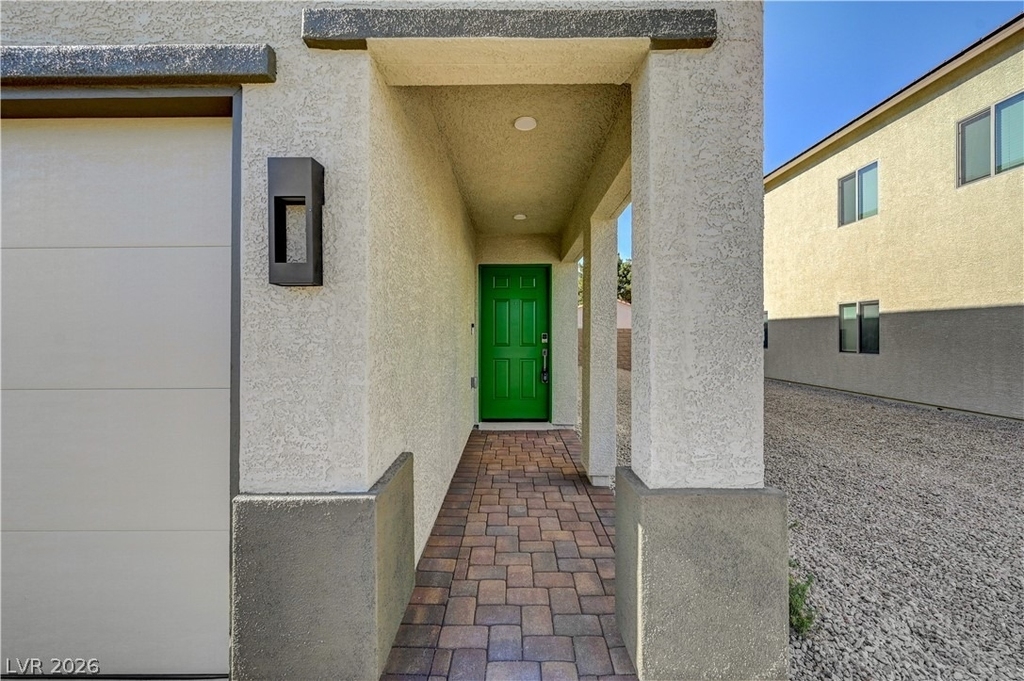 2124 Abraham Avenue - Photo 4