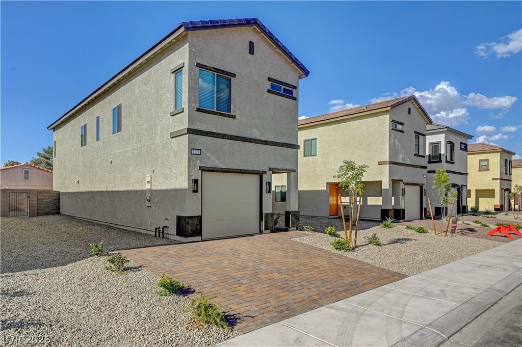 2124 Abraham Avenue - Photo 2