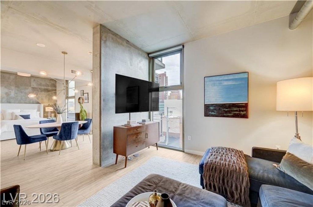 353 Bonneville Avenue - Photo 2