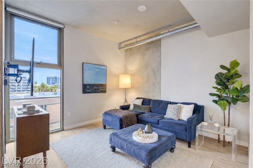 353 Bonneville Avenue - Photo 3