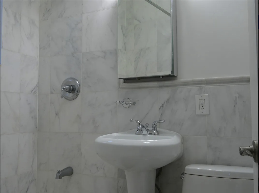 510 East 82nd Street - Photo 4