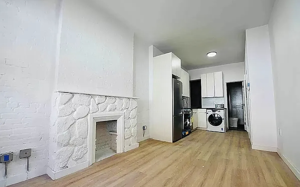 446 West 55th Street - Photo 0