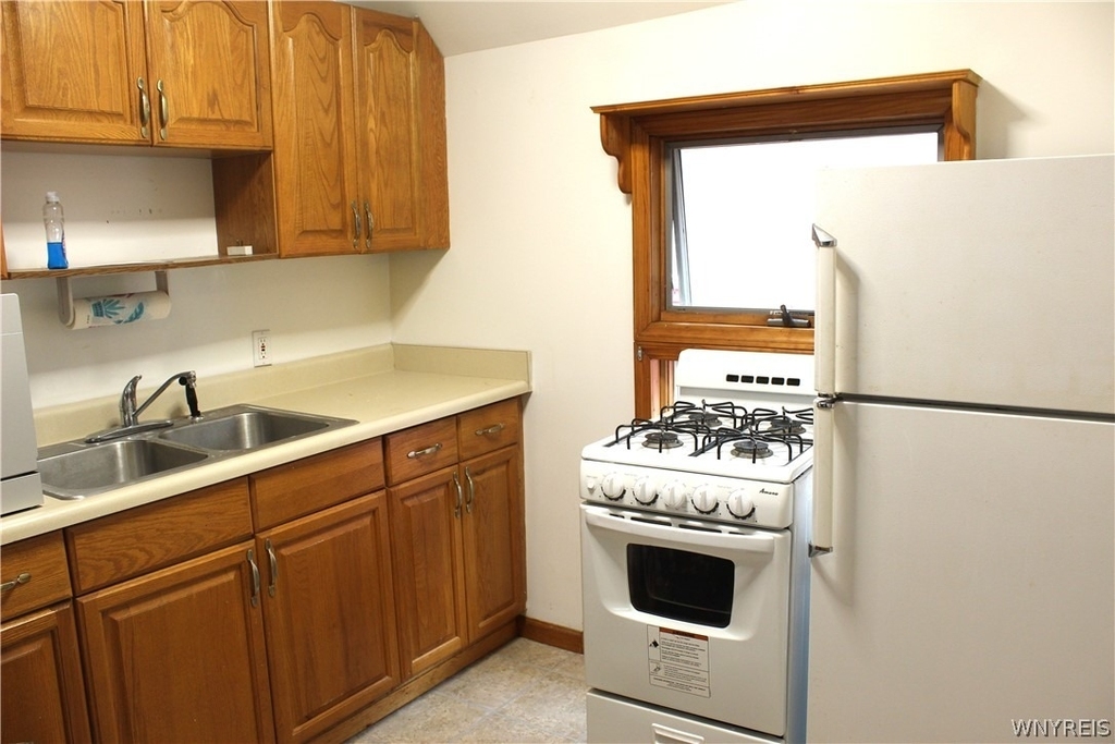 40 Ryan Street - Photo 3