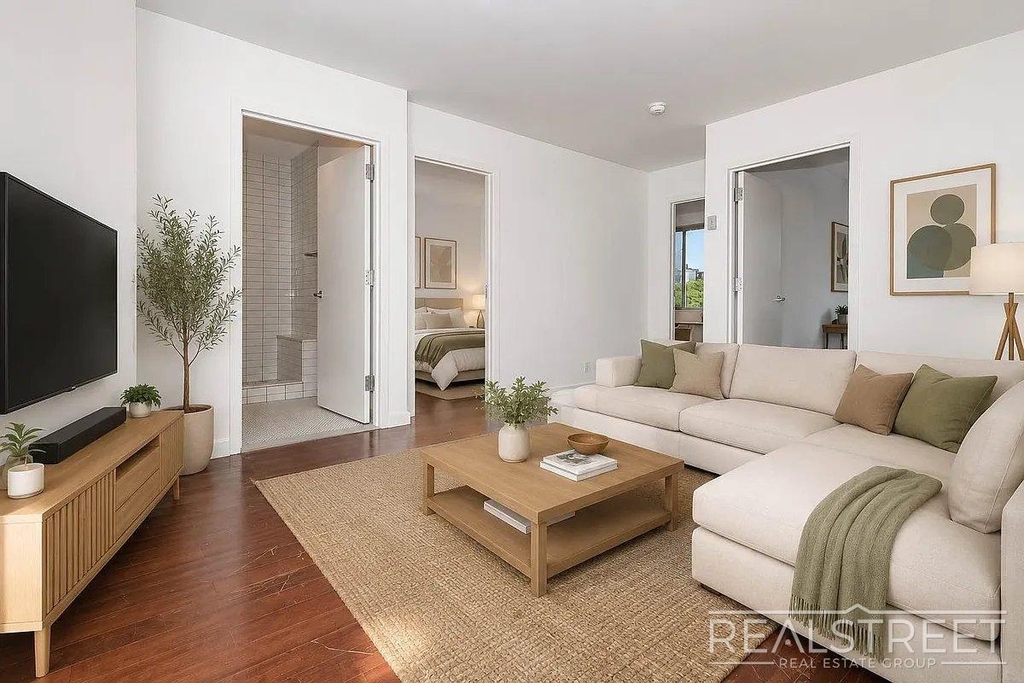 286 Stanhope Street - Photo 0