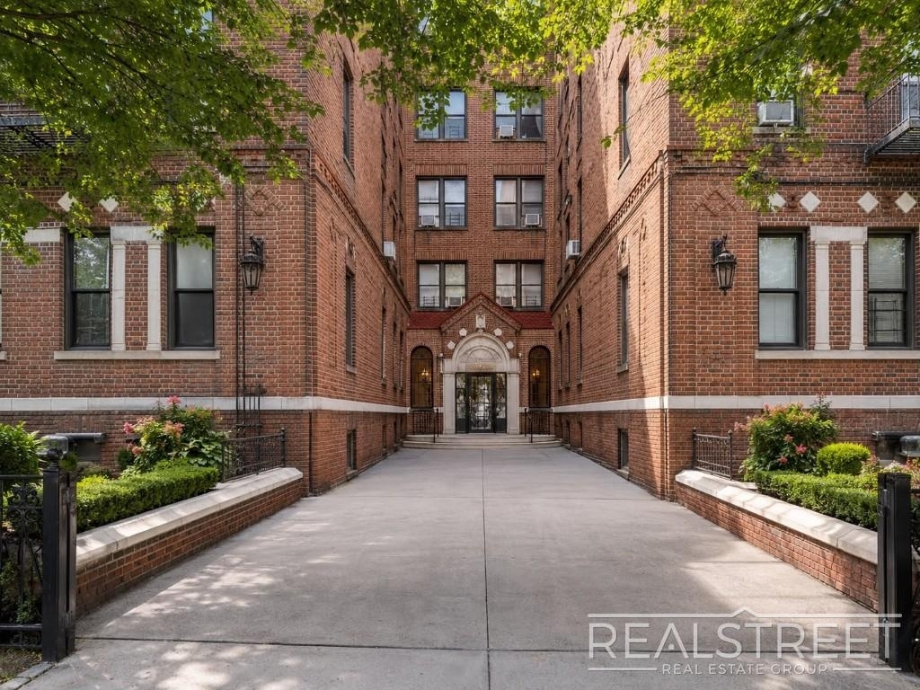 320 Ocean Parkway - Photo 5
