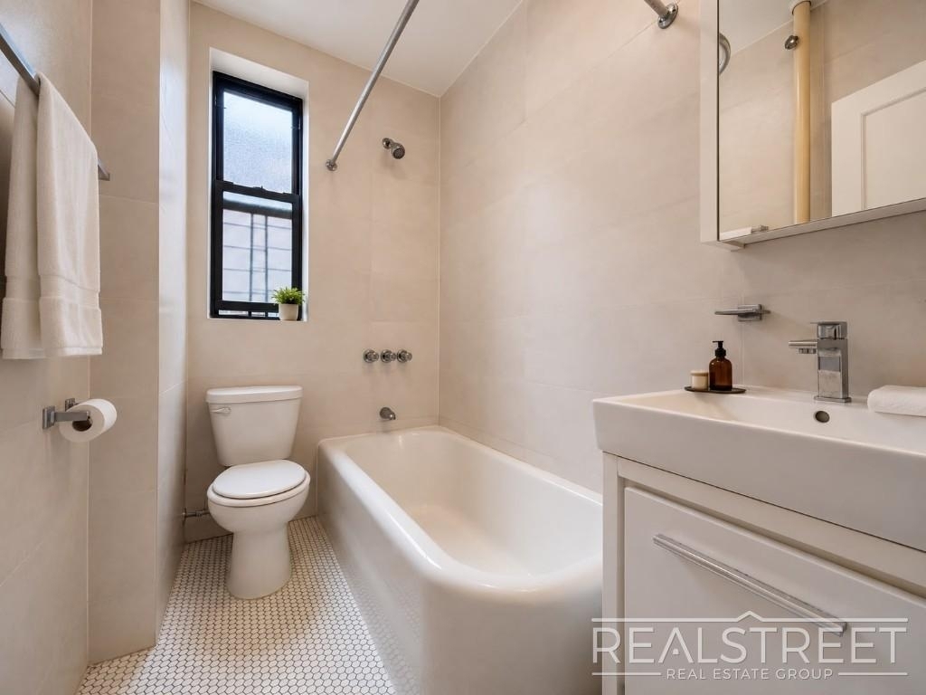 320 Ocean Parkway - Photo 4