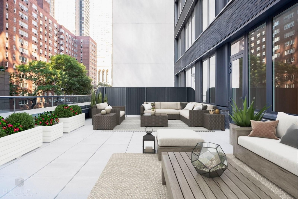 West 60th Street - Photo 1