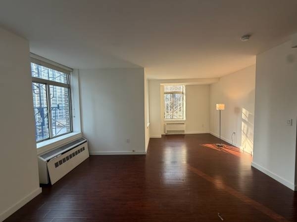 John Street - Photo 2