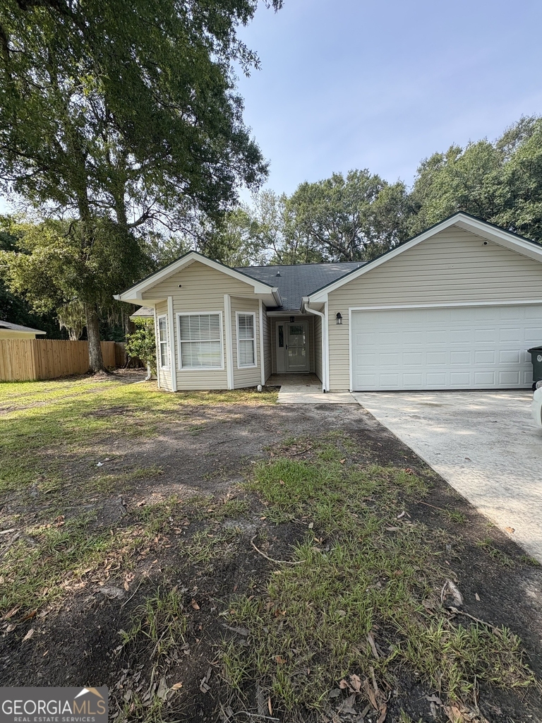 112 Boxwood Court - Photo 0