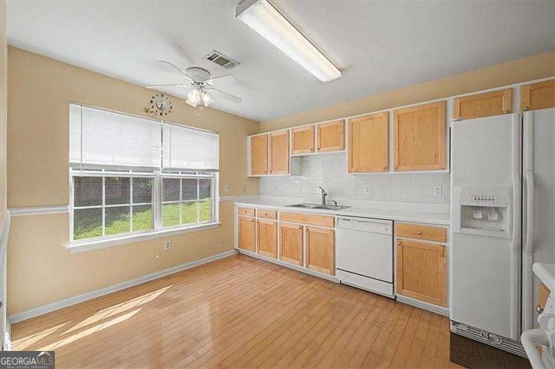 2025 Baramore Oaks Drive - Photo 7