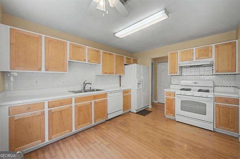 2025 Baramore Oaks Drive - Photo 8