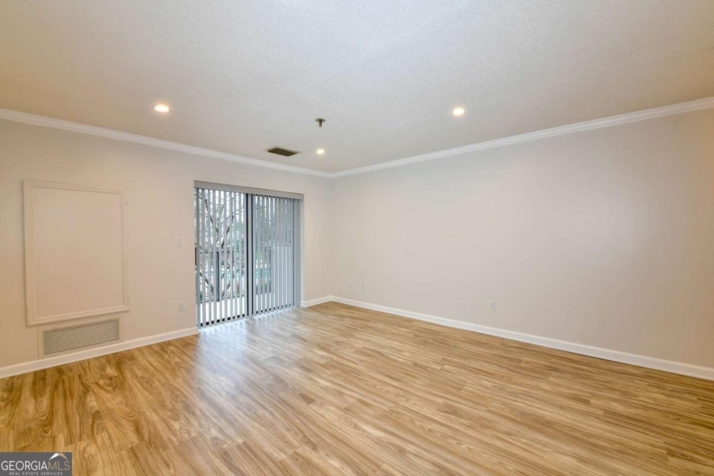 300 Johnson Ferry Road - Photo 10