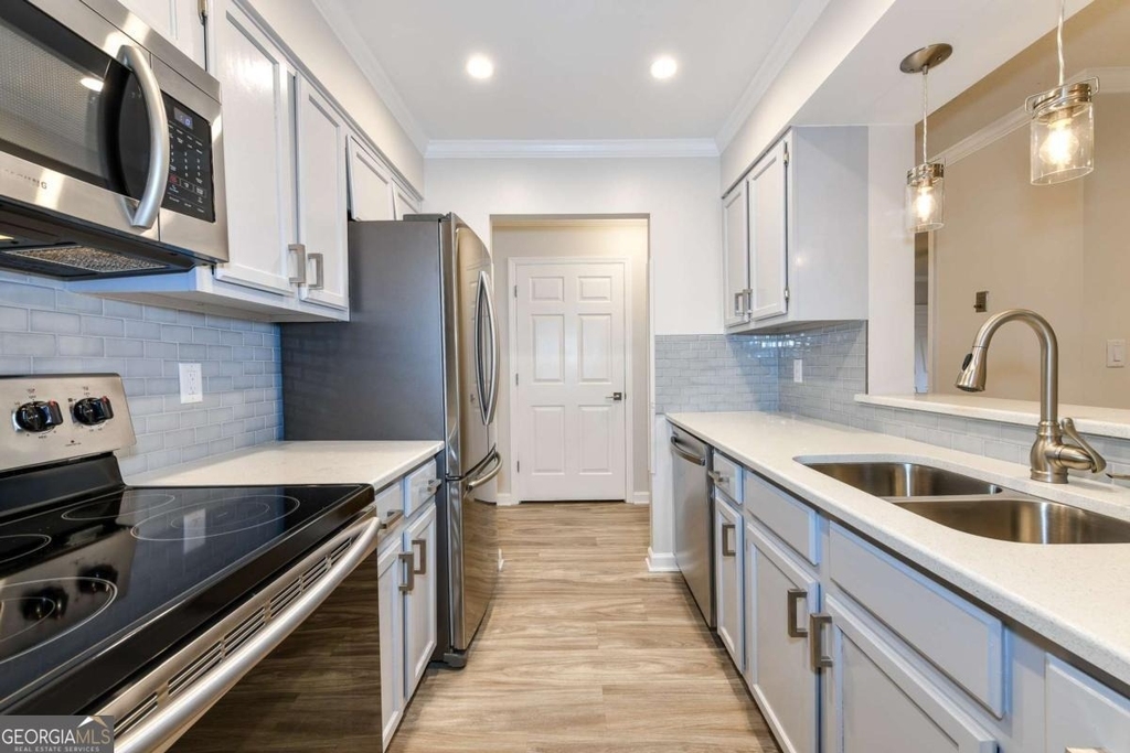 300 Johnson Ferry Road - Photo 4