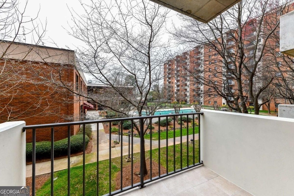300 Johnson Ferry Road - Photo 19