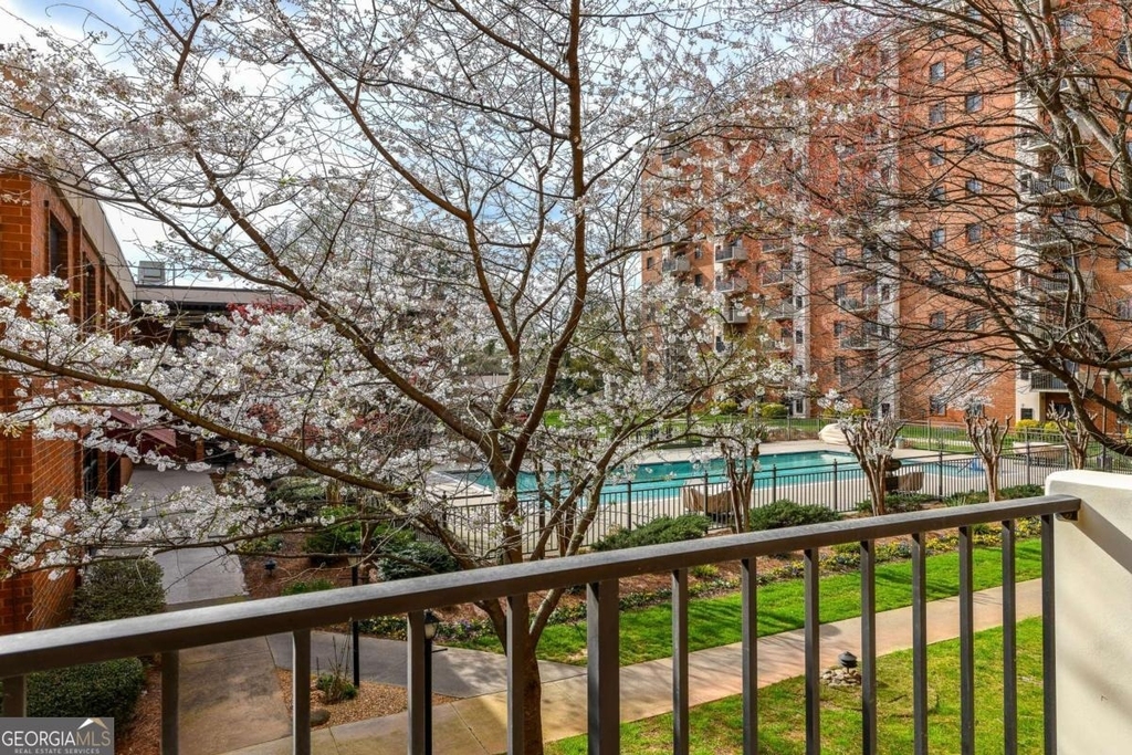 300 Johnson Ferry Road - Photo 18