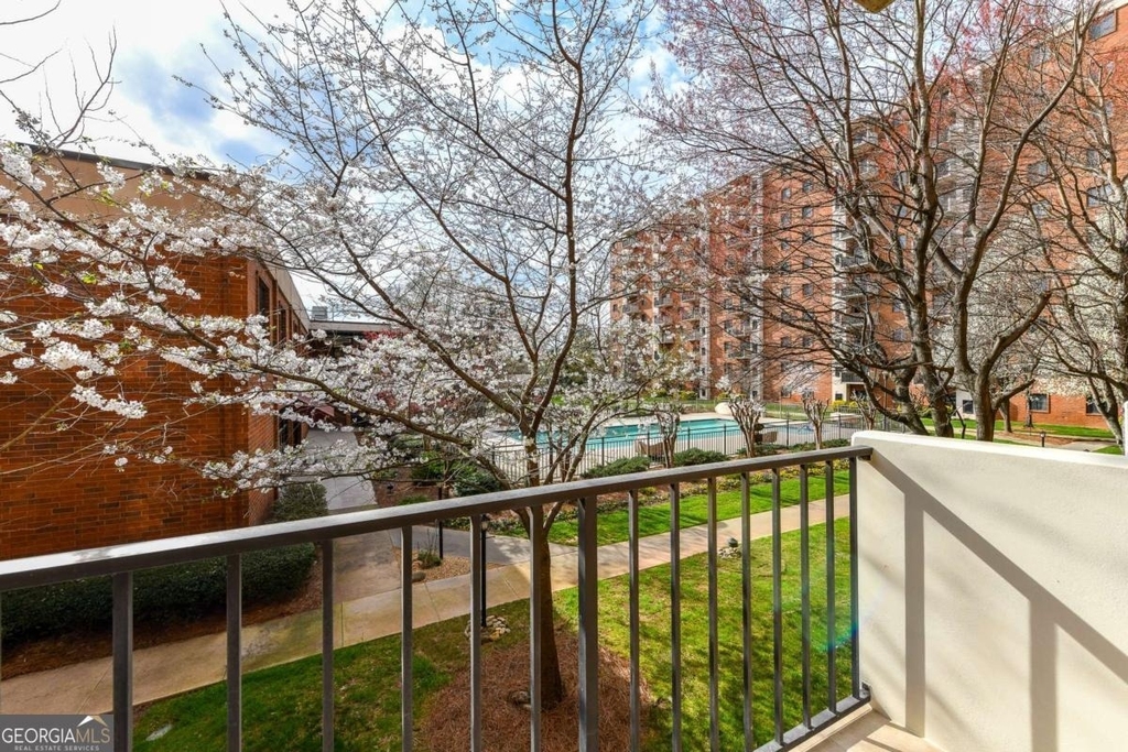 300 Johnson Ferry Road - Photo 16
