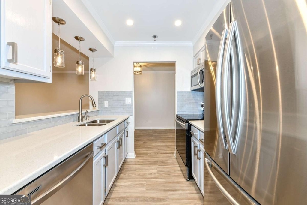 300 Johnson Ferry Road - Photo 5