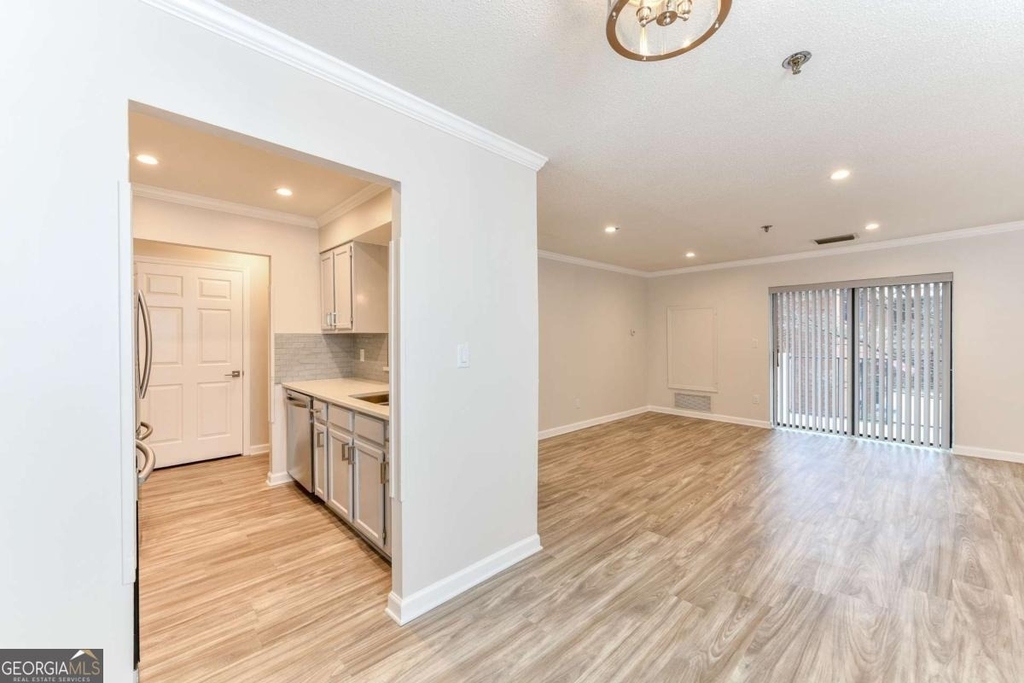 300 Johnson Ferry Road - Photo 7
