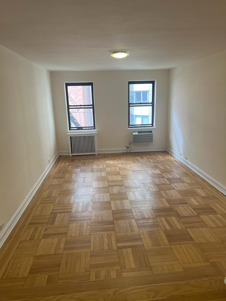 East 46th Street - Photo 3