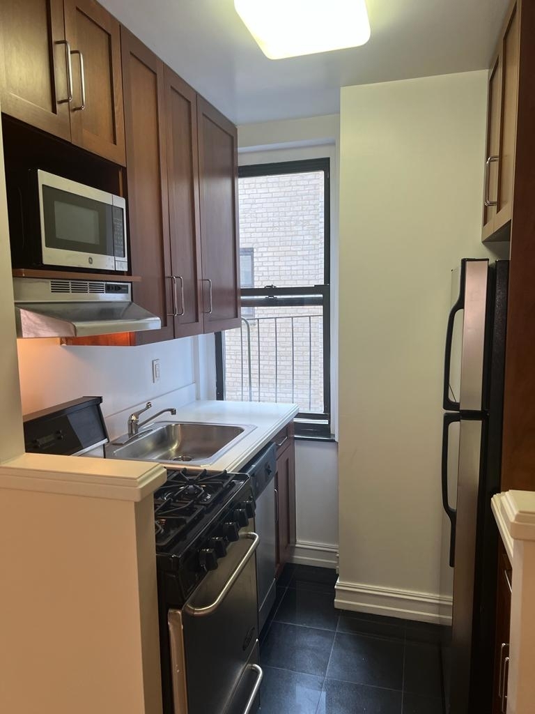East 46th Street - Photo 0