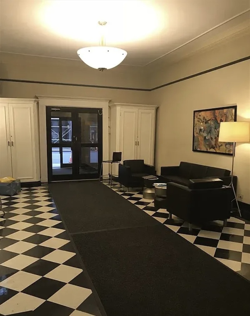 East 46th Street - Photo 15