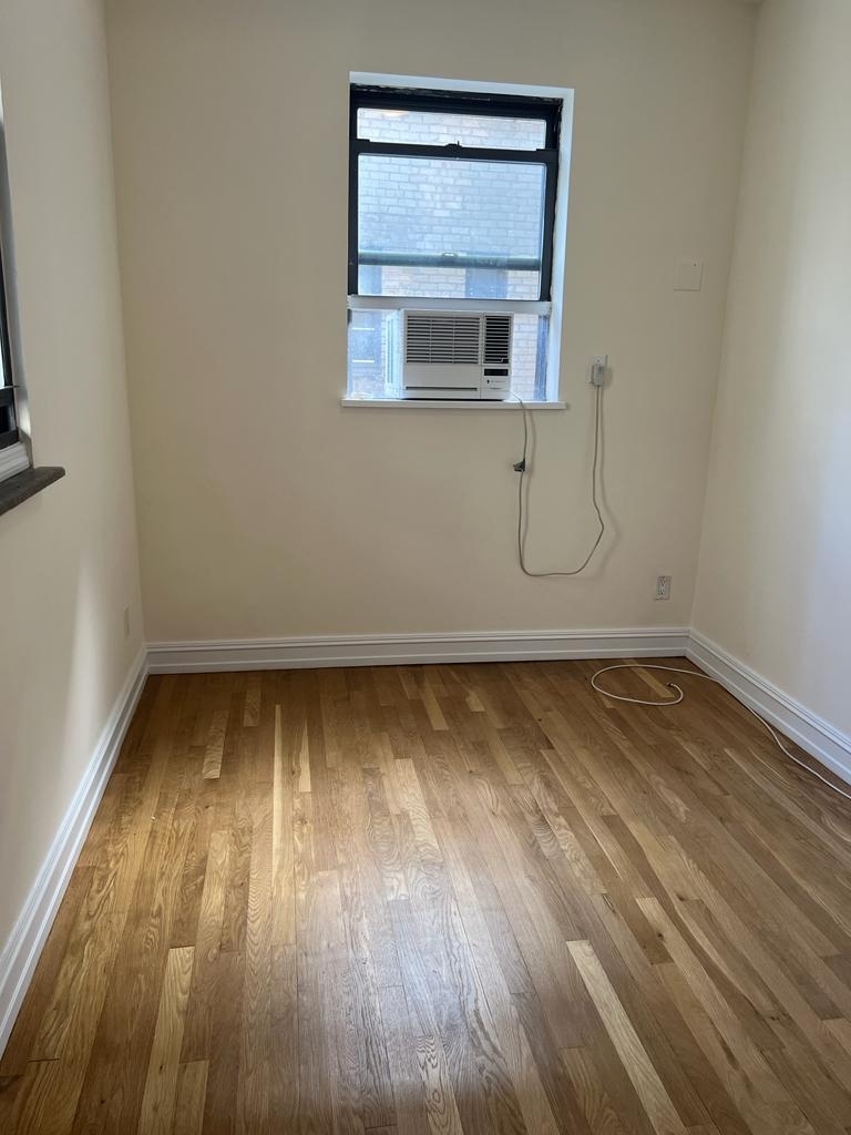 East 46th Street - Photo 8