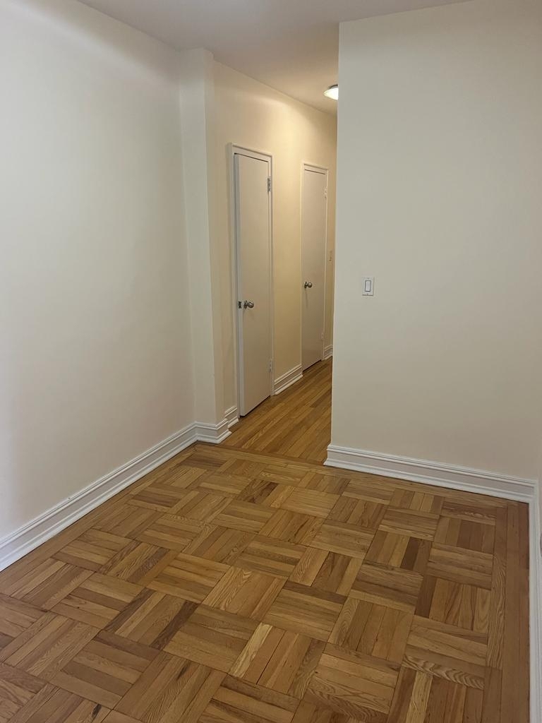 East 46th Street - Photo 5