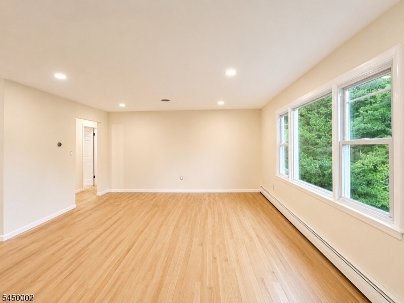 28 Carr St - Photo 4