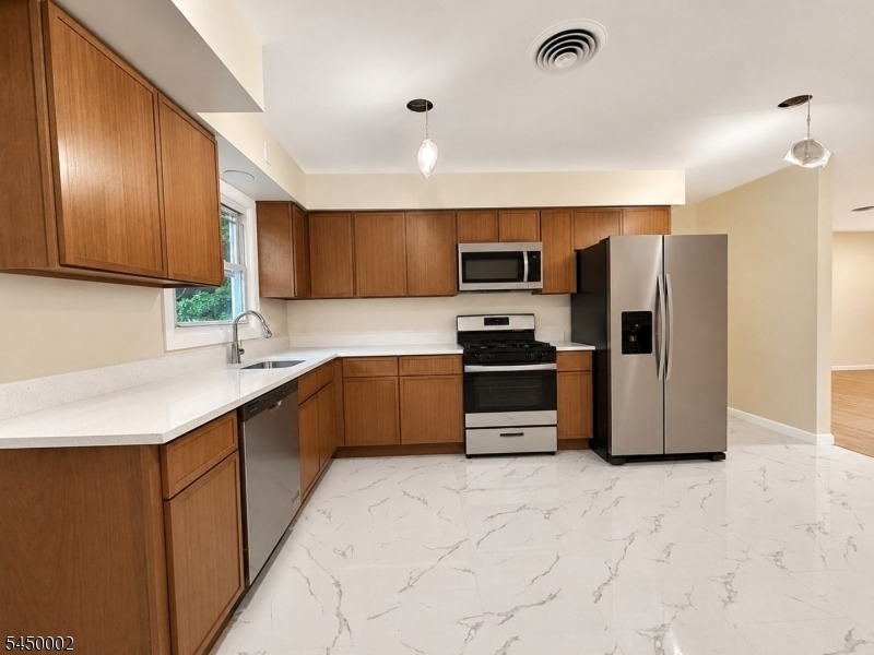28 Carr St - Photo 6