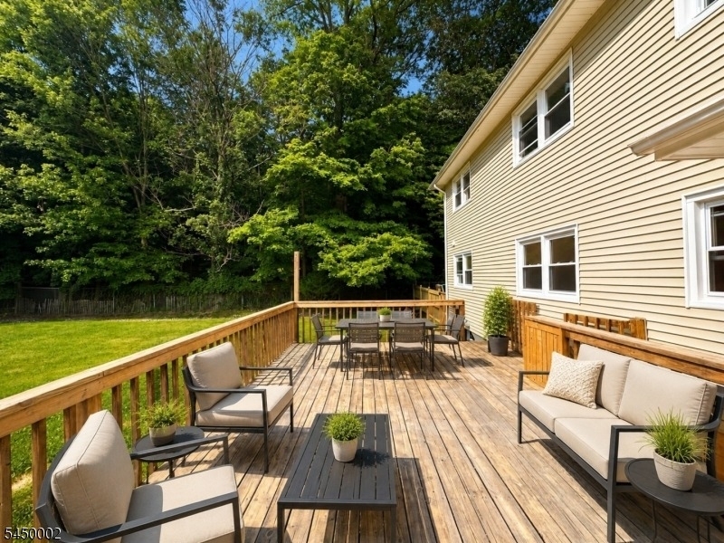 28 Carr St - Photo 18
