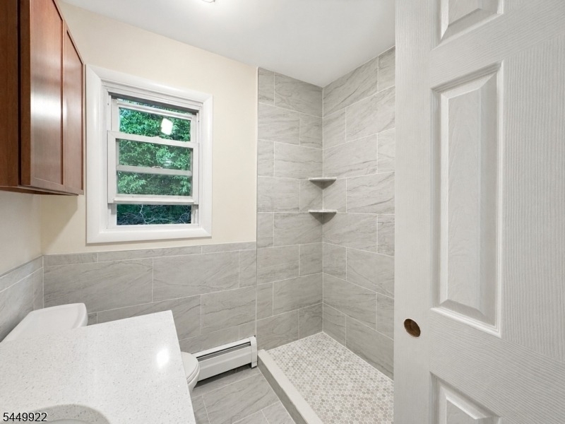 28 Carr St - Photo 14